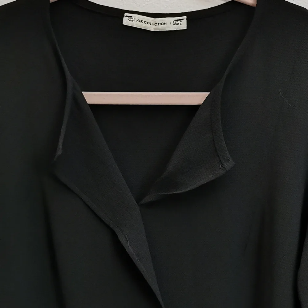 Long sleeves dress shirt. Ptp:20" L: 26". - Picture 2 of 5